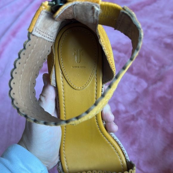 Frye Mustard Heels SIZE 10 - Picture 7 of 12